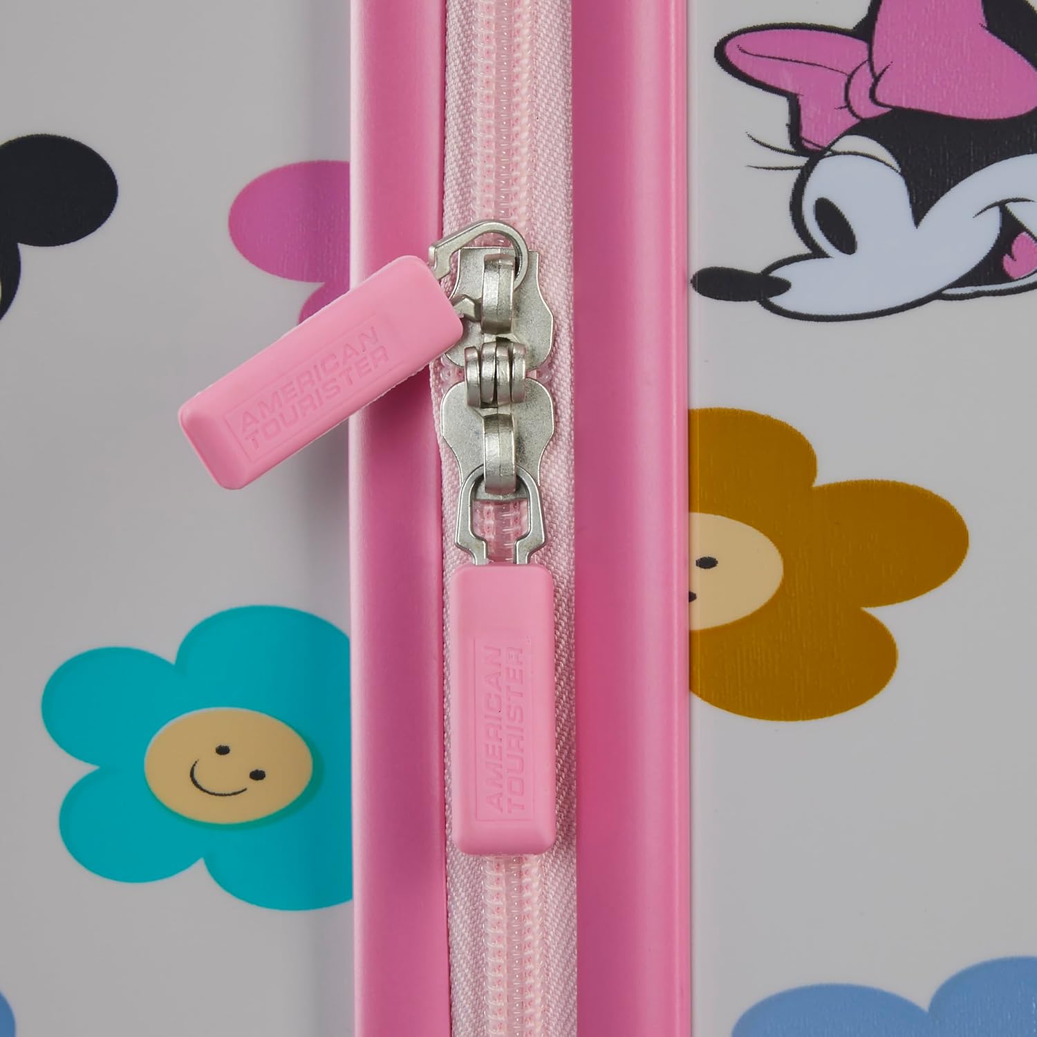 [Color] Minnie Mouse hardshell carry-on suitcase with spinner wheels and expandable storage for family travel — view 4