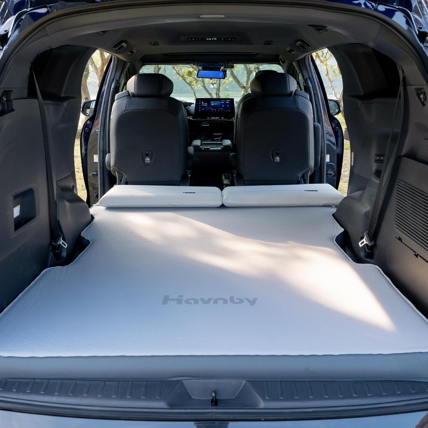 [Color] full-size inflatable car mattress with built-in pump, fitted for Toyota Sienna backseat — view 1