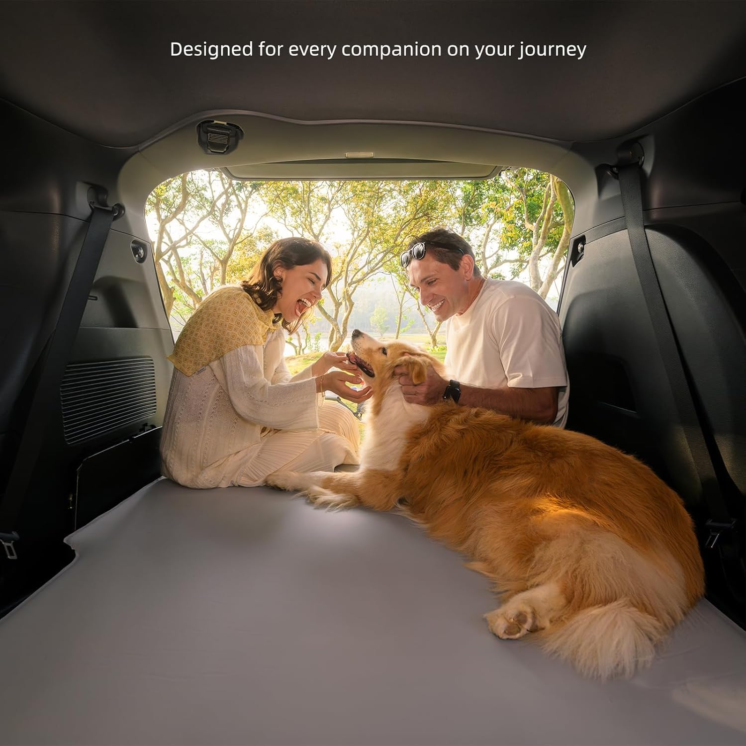 [Color] full-size inflatable car mattress with built-in pump, fitted for Toyota Sienna backseat — view 4