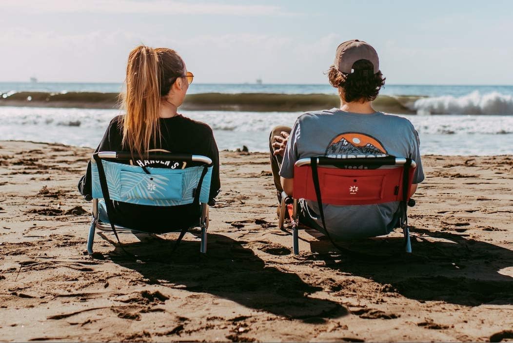 Lightweight foldable beach chair in {color} with water-resistant polyester fabric and shoulder strap, compact design โ view 2